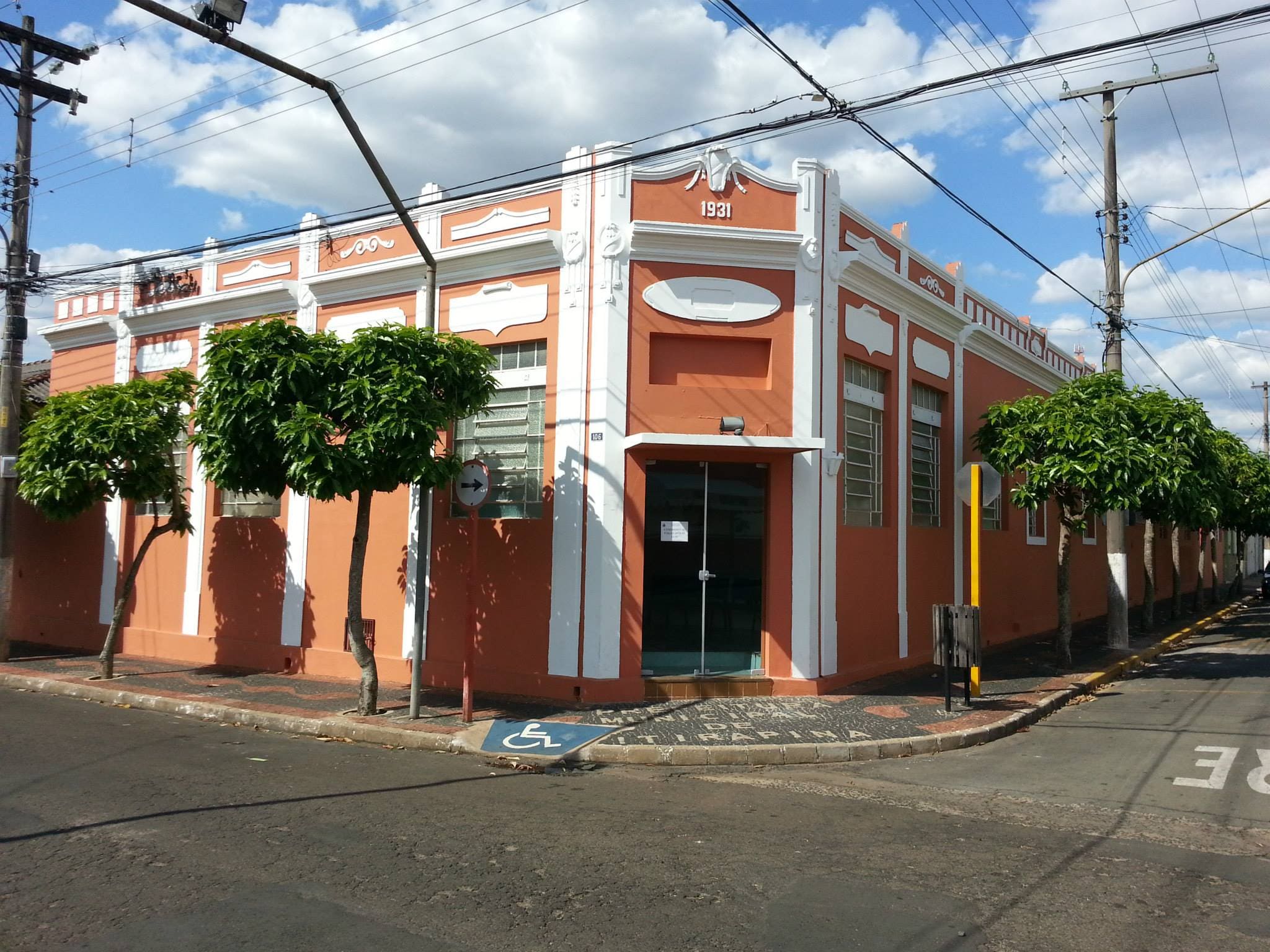 Sede da Prefeitura Municipal de Itirapina.
